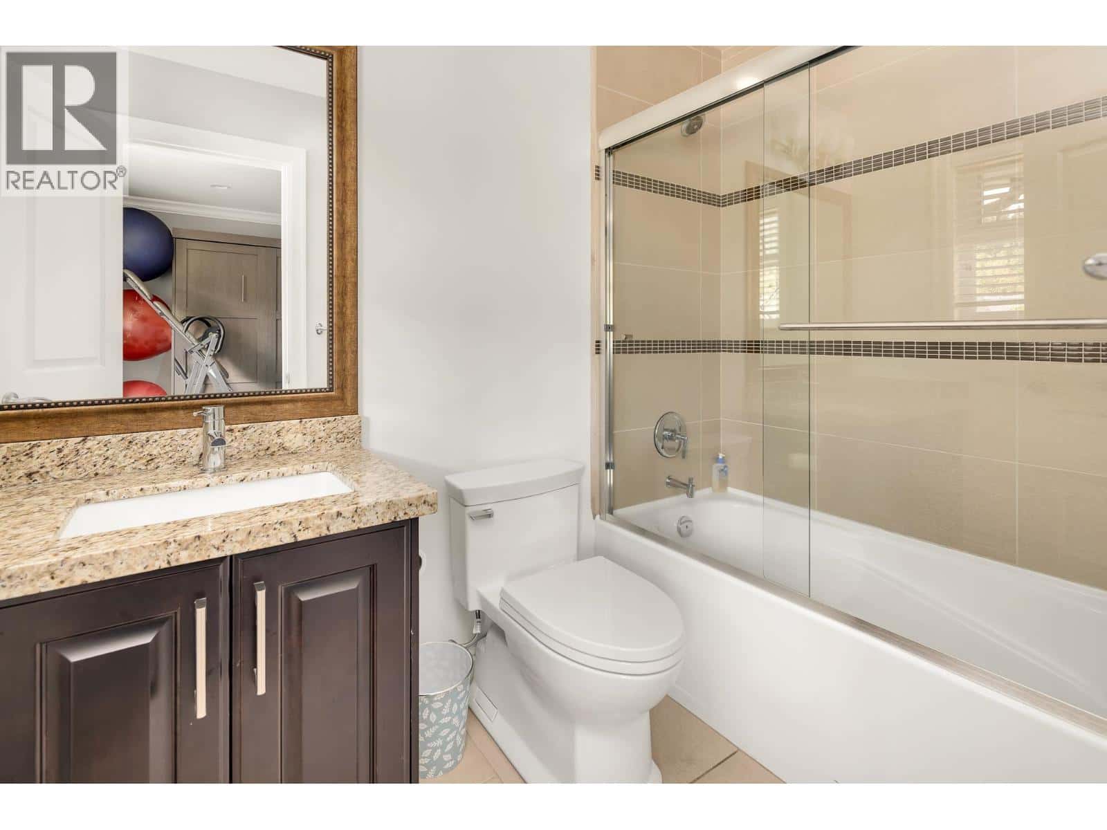 1020 JAY CRESCENT — Squamish, British Columbia - Photo 5 of 40