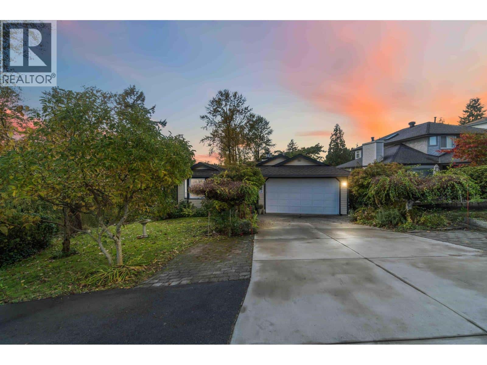 532 SAN REMO DRIVE — Port Moody, British Columbia - Photo 2 of 35