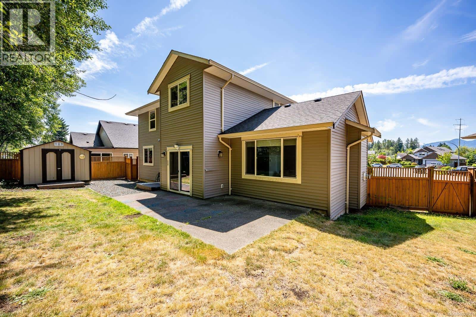 4738 Cruickshank Pl — Courtenay, British Columbia - Photo 2 of 22