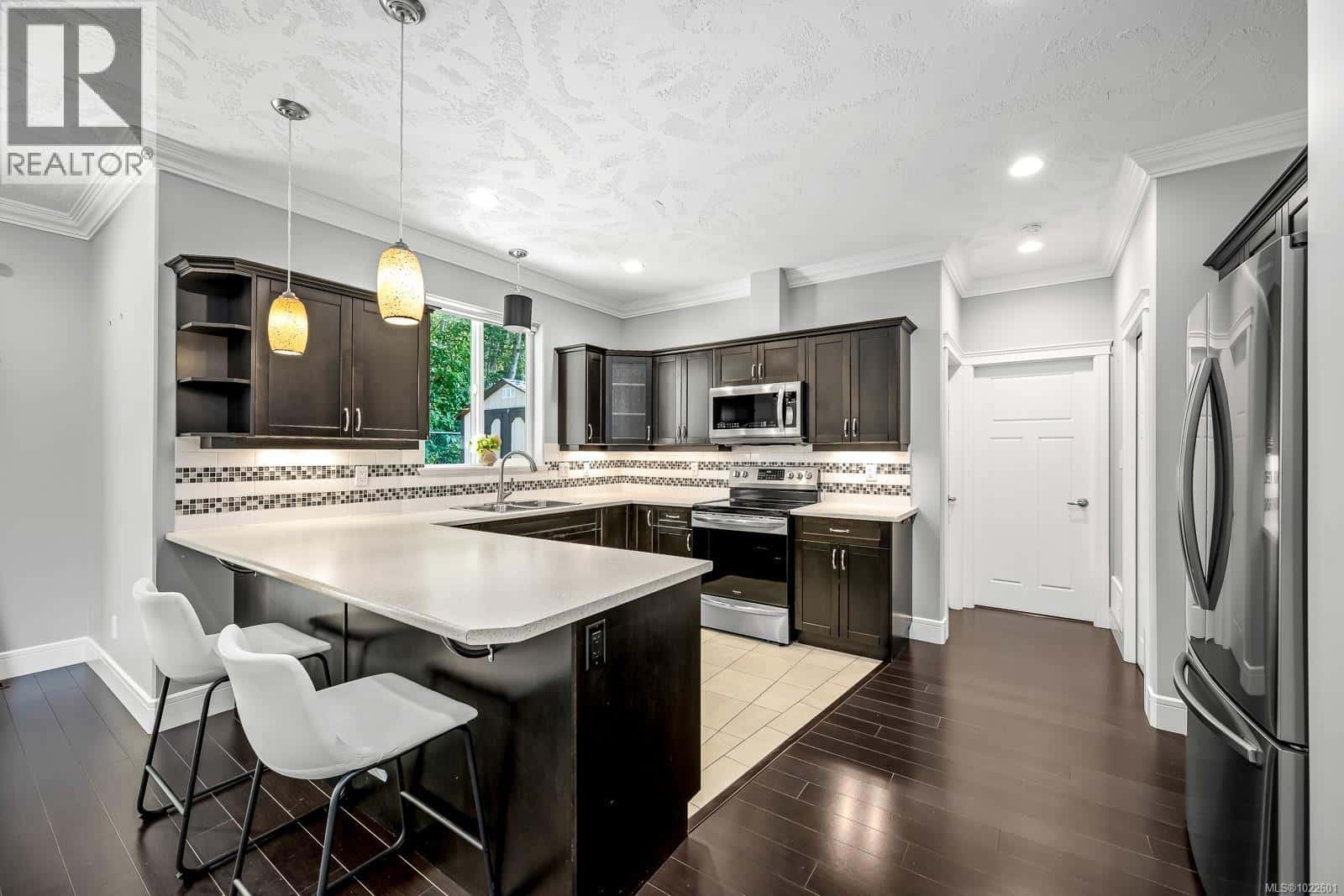 4738 Cruickshank Pl — Courtenay, British Columbia - Photo 4 of 22