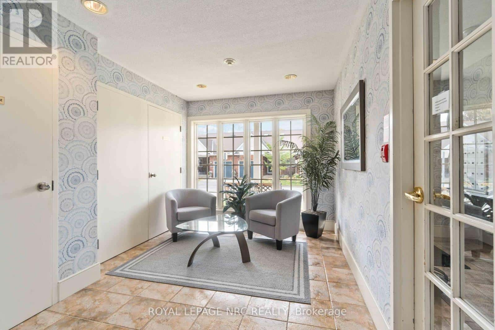 104 - 4090 JOHN CHARLES BOULEVARD — Lincoln (Lincoln-Jordan/Vineland), Ontario - Photo 4 of 44