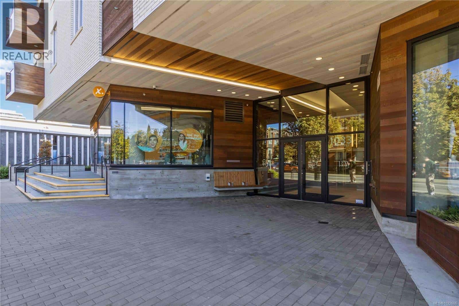 409 1033 Cook St — Victoria, British Columbia - Photo 2 of 26