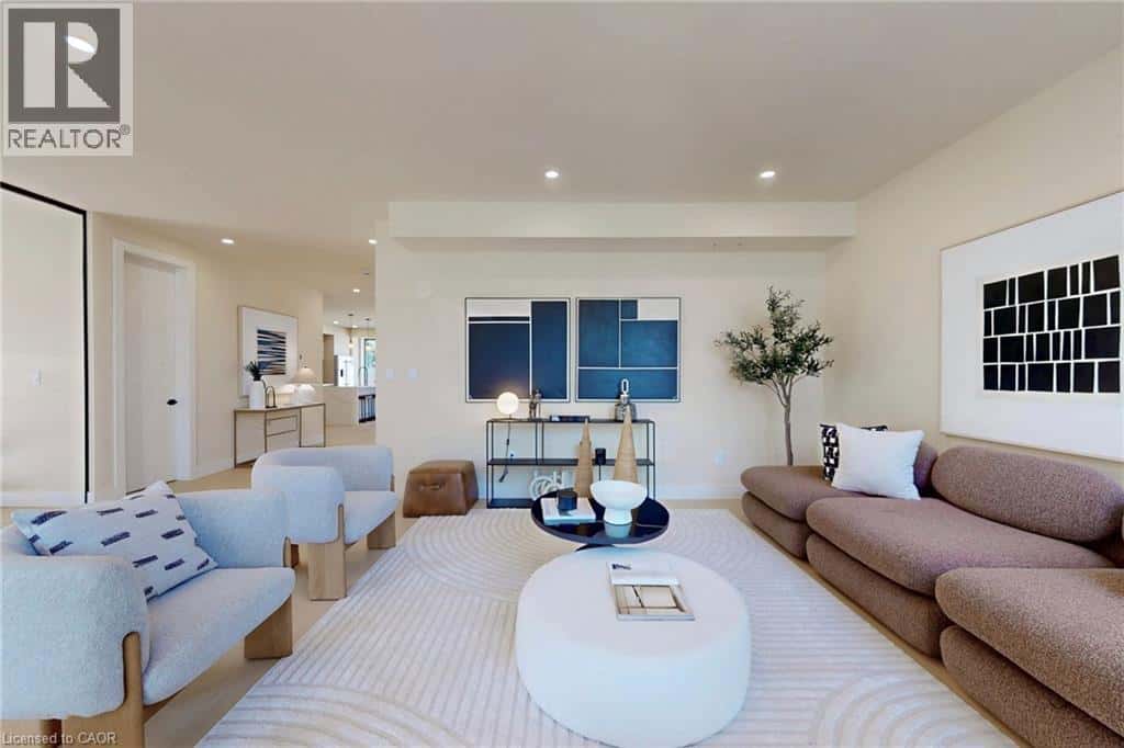 28 DUNSMORE Garden — Toronto, Ontario - Photo 4 of 50