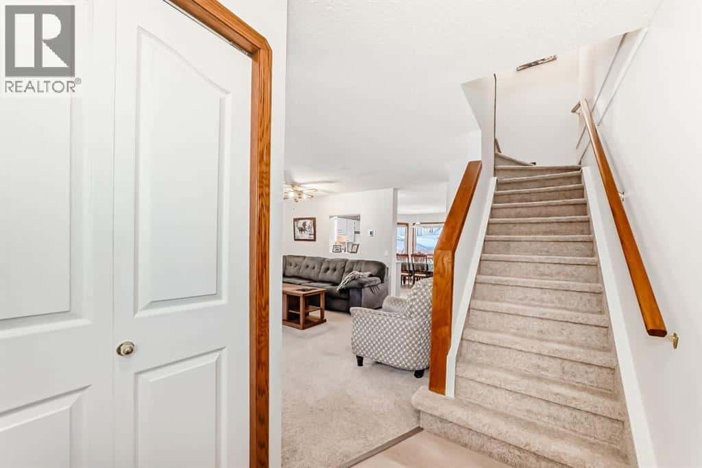 7 Maplewood Drive — Strathmore, Alberta - Photo 4 of 44