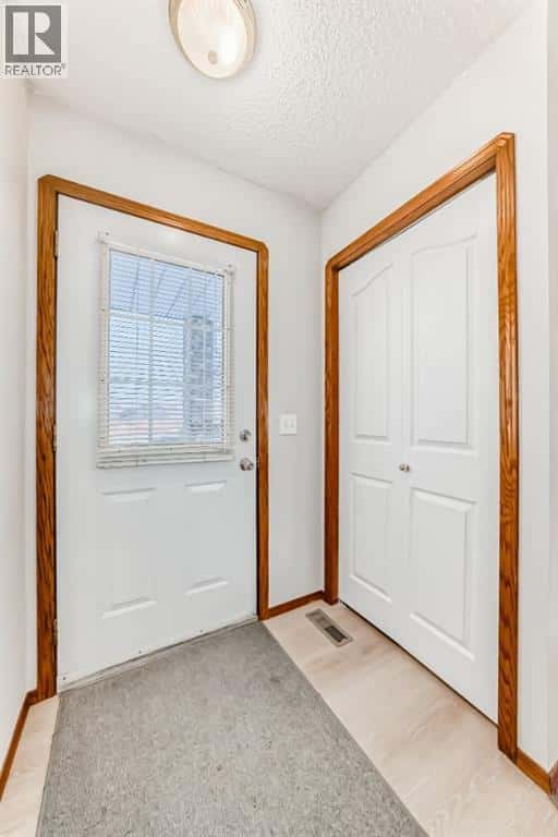 7 Maplewood Drive — Strathmore, Alberta - Photo 3 of 44