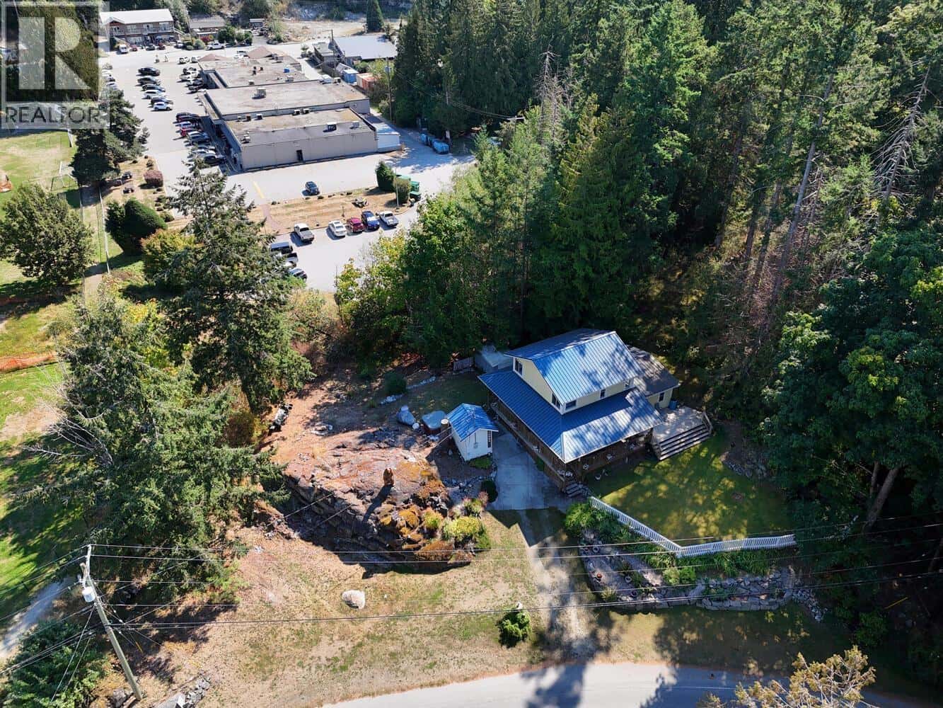 12886 LAGOON ROAD — Madeira Park, British Columbia - Photo 4 of 40