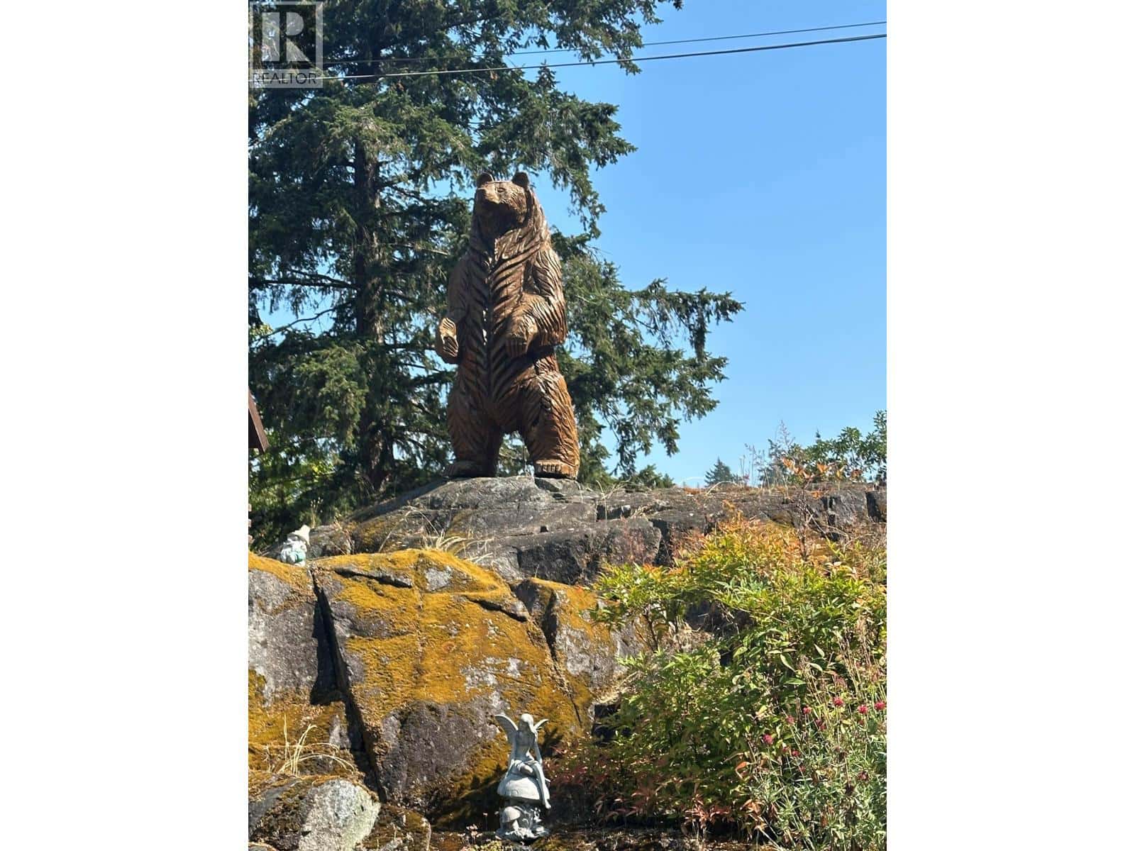 12886 LAGOON ROAD — Madeira Park, British Columbia - Photo 2 of 40