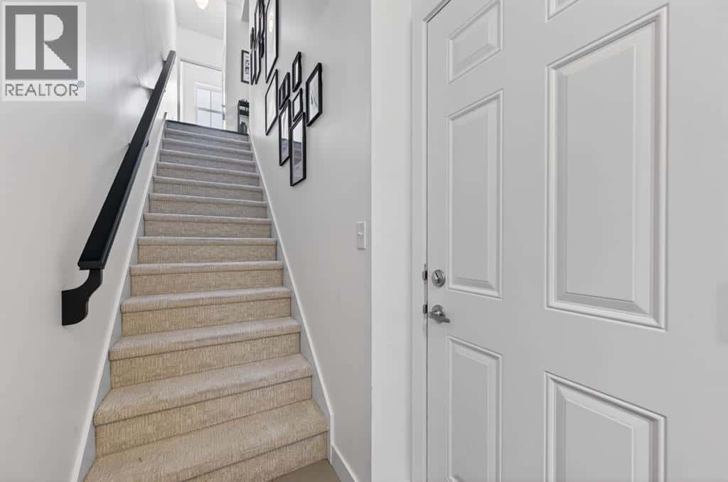 235 Ascot Circle SW — Calgary, Alberta - Photo 3 of 28