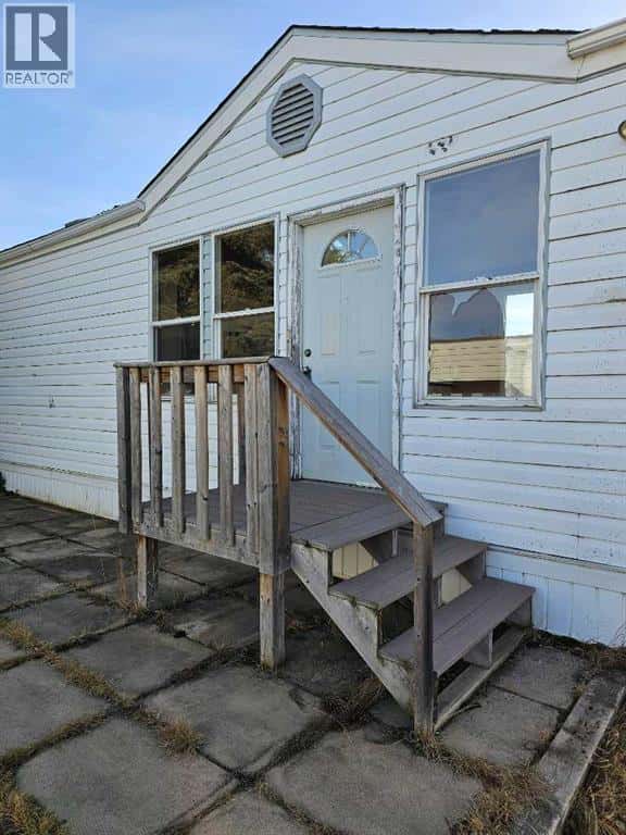 60 Parkland Acres — Lacombe, Alberta - Photo 2 of 9