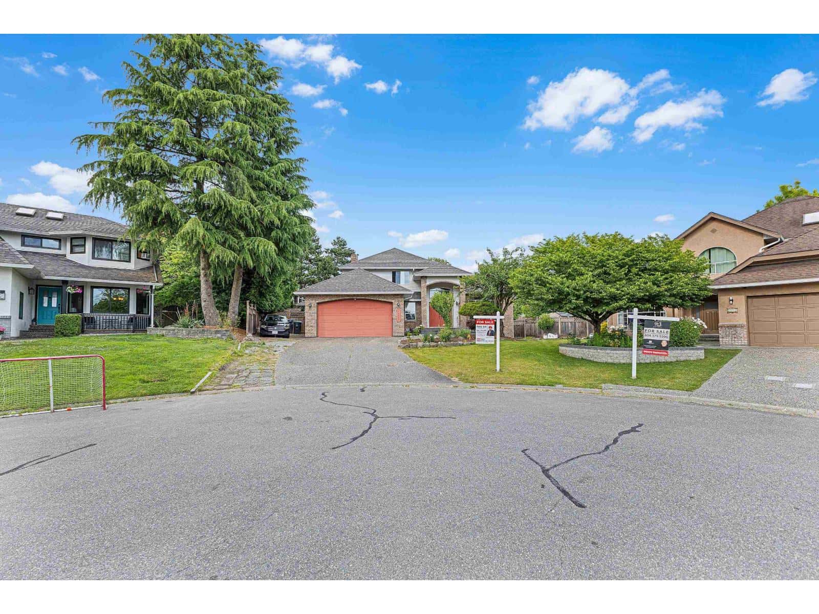 14247 86 AVENUE — Surrey, British Columbia - Photo 3 of 32