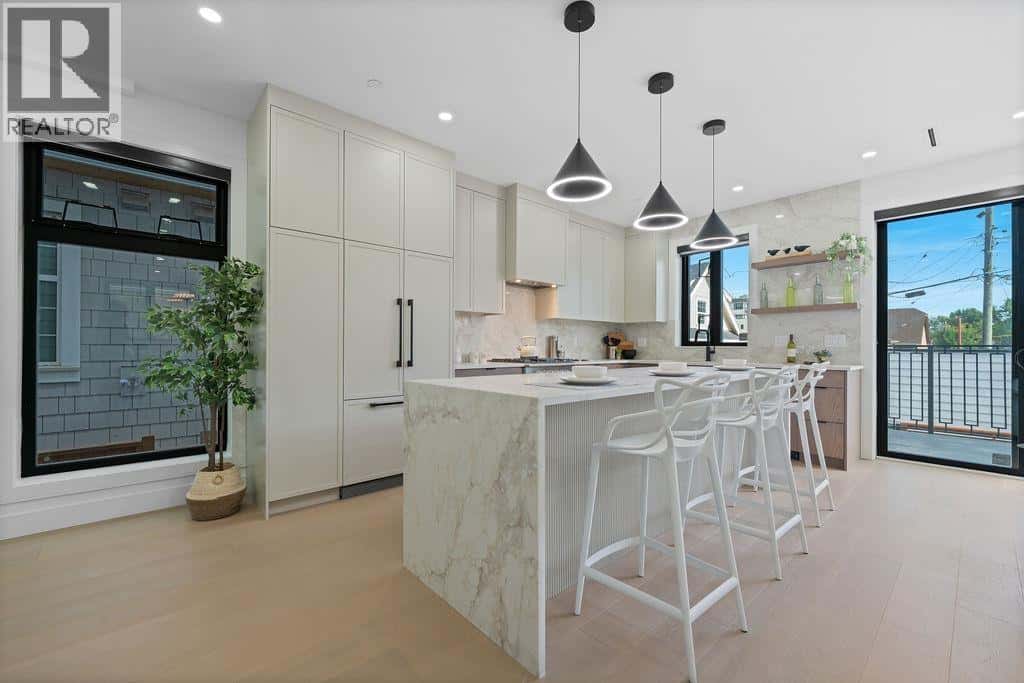 3 2282 E 8TH AVENUE — Vancouver, British Columbia - Photo 2 of 36