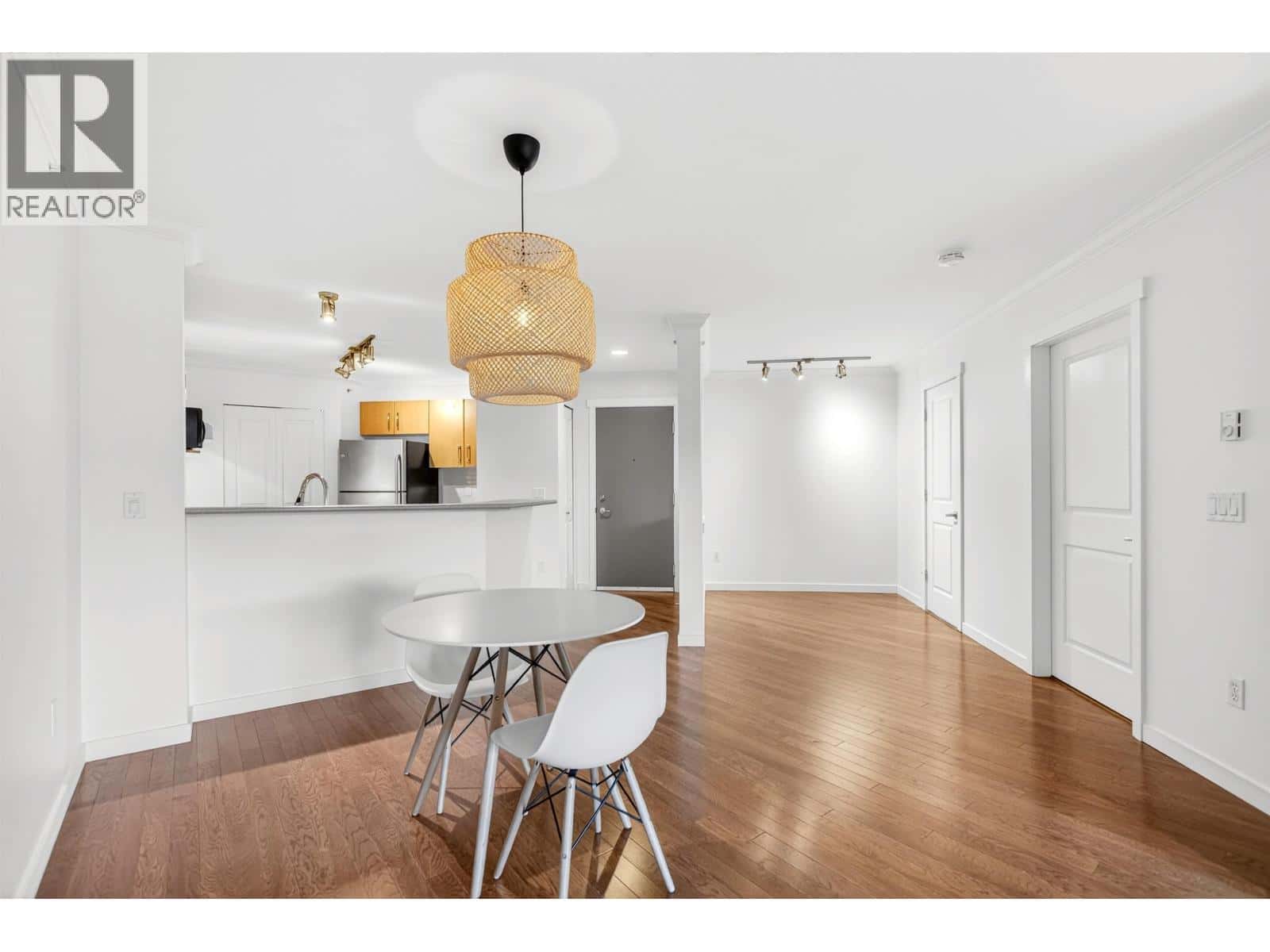 408 300 KLAHANIE DRIVE — Port Moody, British Columbia - Photo 2 of 39