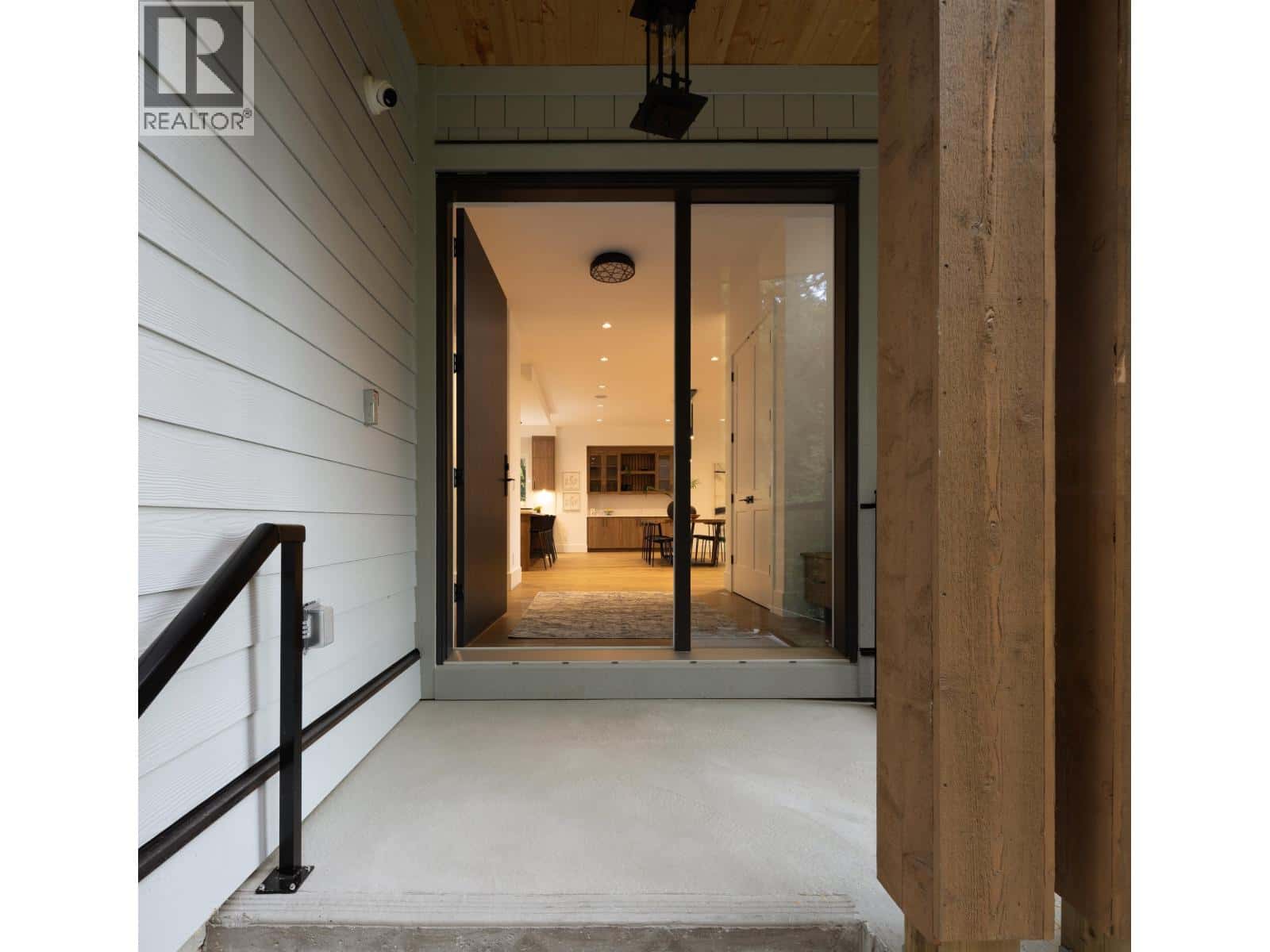 1486 COAST MERIDIAN ROAD — Coquitlam, British Columbia - Photo 3 of 40