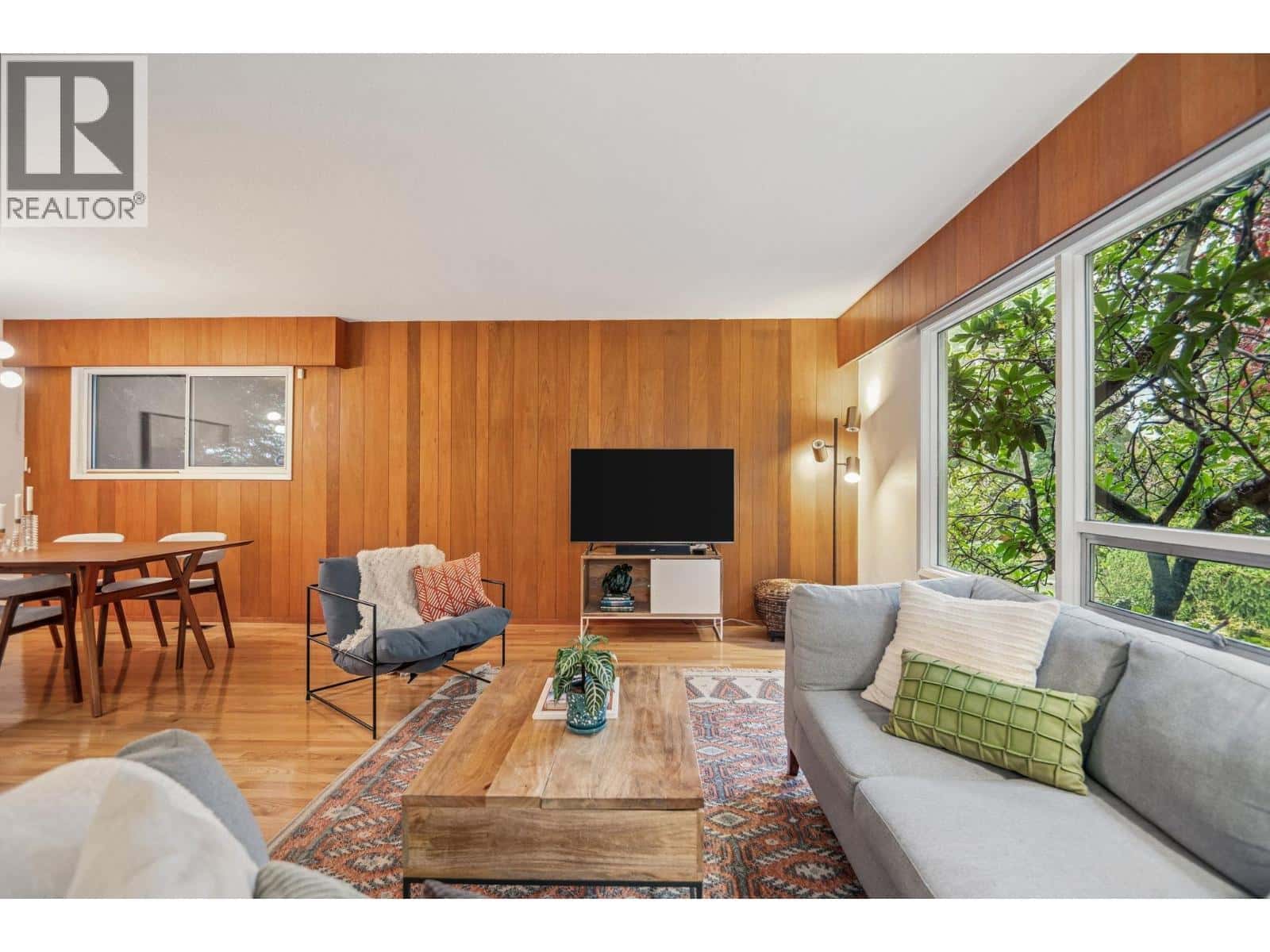 2174 HOSKINS ROAD — North Vancouver, British Columbia - Photo 4 of 40