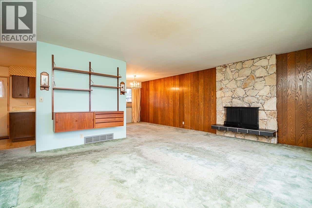 2159 CENTENNIAL AVENUE — Port Coquitlam, British Columbia - Photo 4 of 33