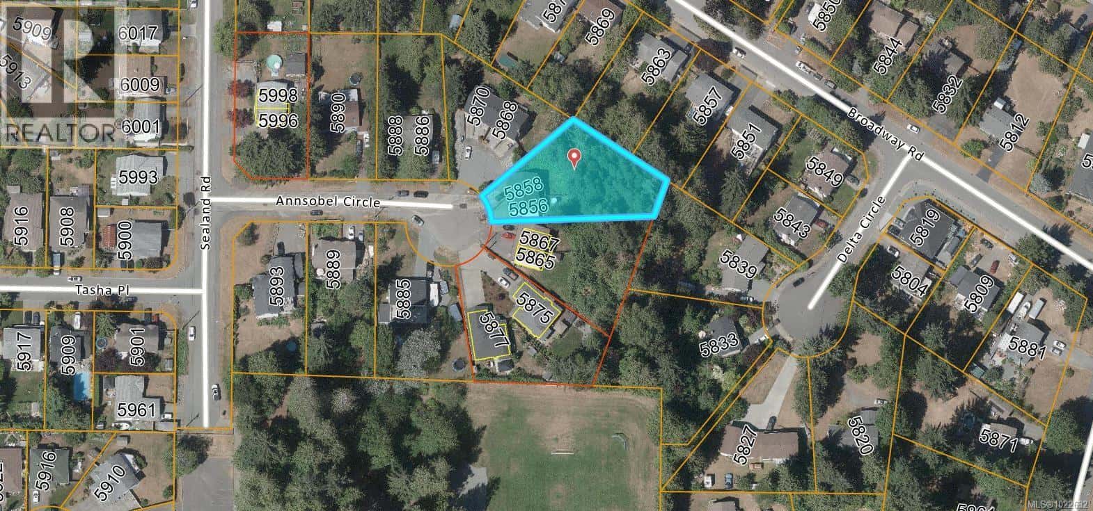 5858/5856 Annsobel Cir — Nanaimo, British Columbia - Photo 4 of 38