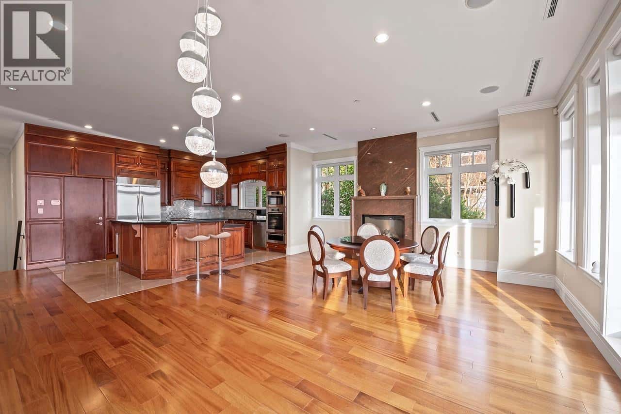 2420 HALSTON COURT — West Vancouver, British Columbia - Photo 5 of 40