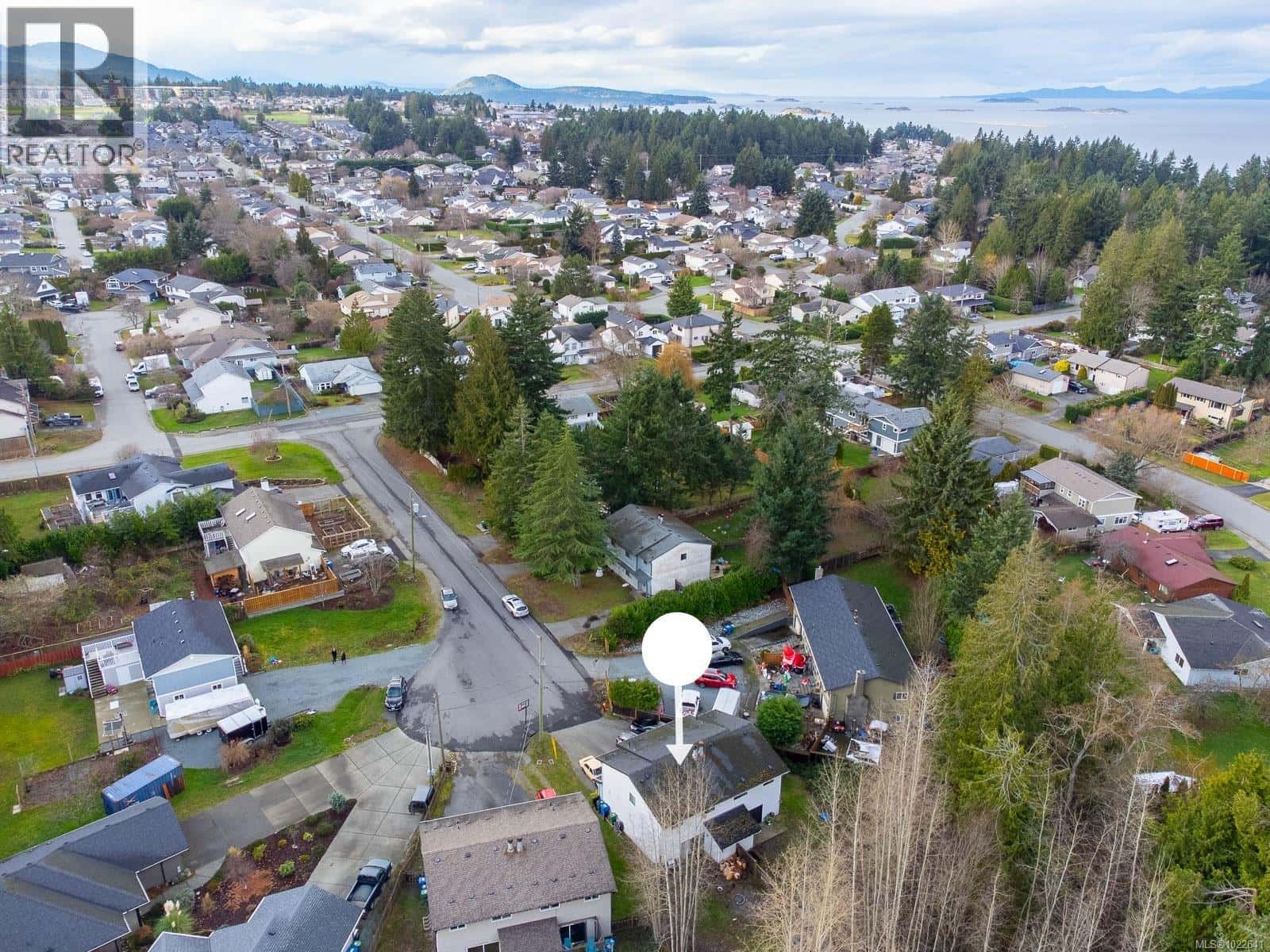 5858/5856 Annsobel Cir — Nanaimo, British Columbia - Photo 5 of 38