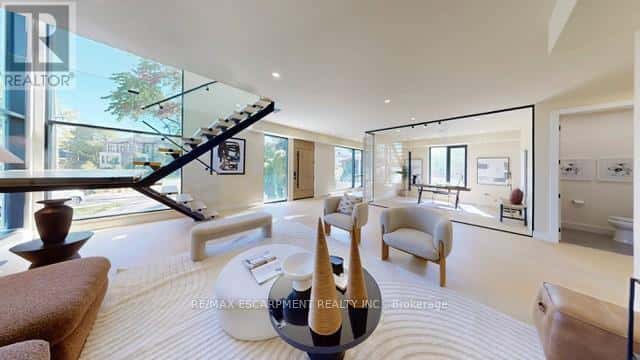 28 DUNSMORE GARDENS — Toronto (Clanton Park), Ontario - Photo 2 of 50