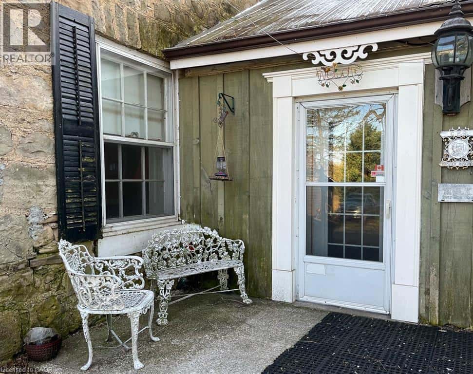 1457 97 REGIONAL Road — Hamilton, Ontario - Photo 5 of 48