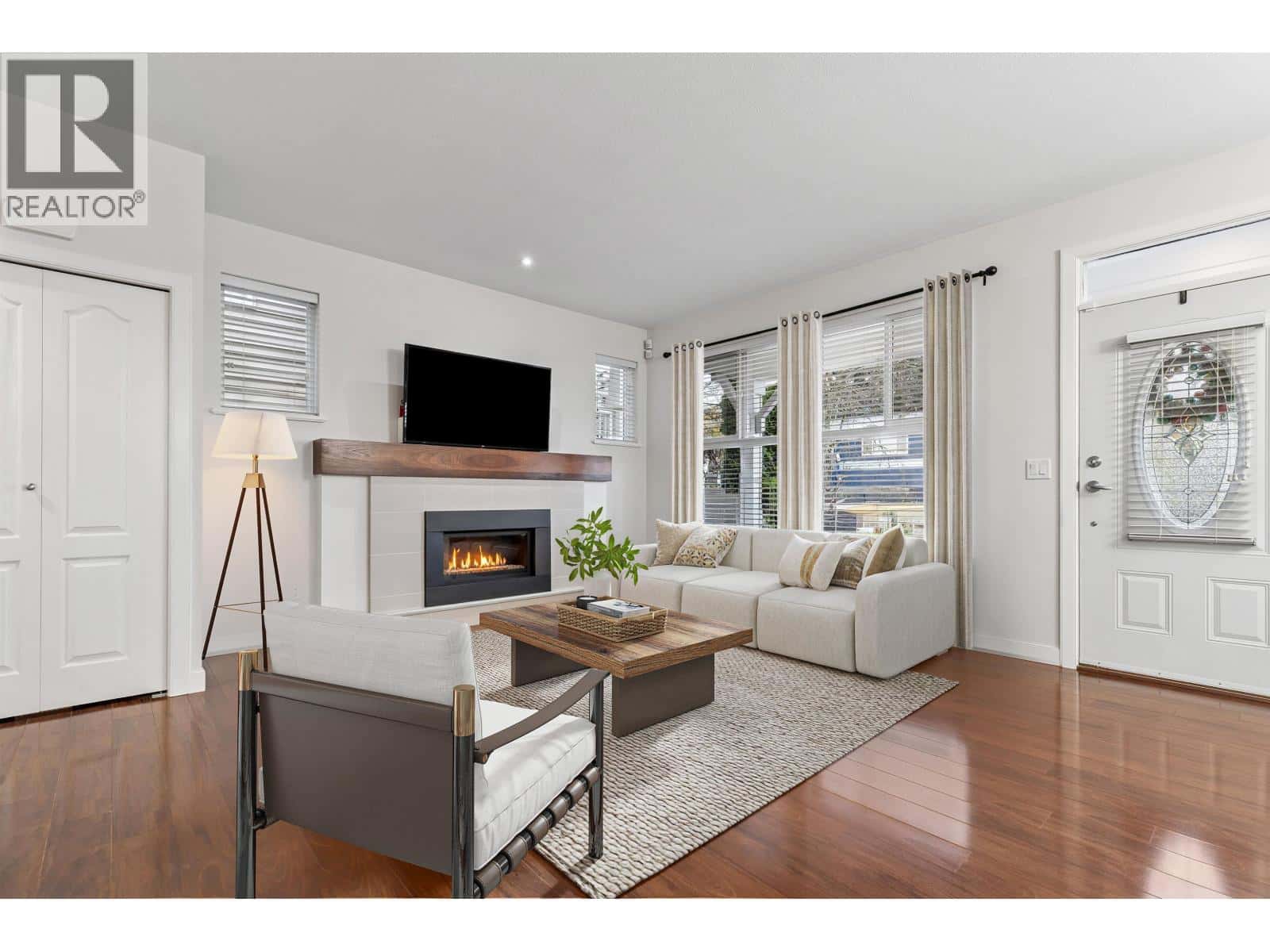 2 312 CASEY STREET — Coquitlam, British Columbia - Photo 4 of 39