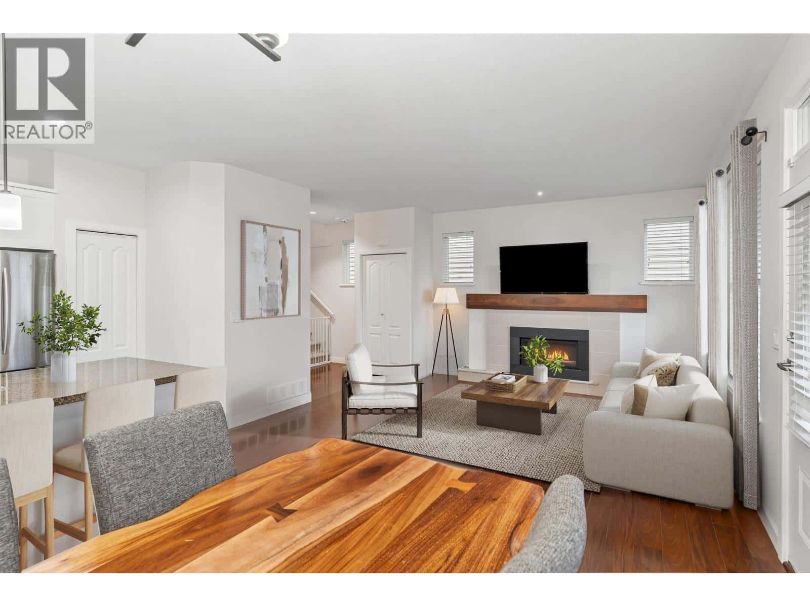 2 312 CASEY STREET — Coquitlam, British Columbia - Photo 5 of 39