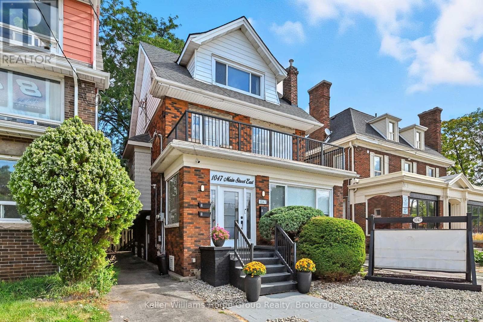 1047 MAIN STREET E — Hamilton (Crown Point), Ontario - Main photo