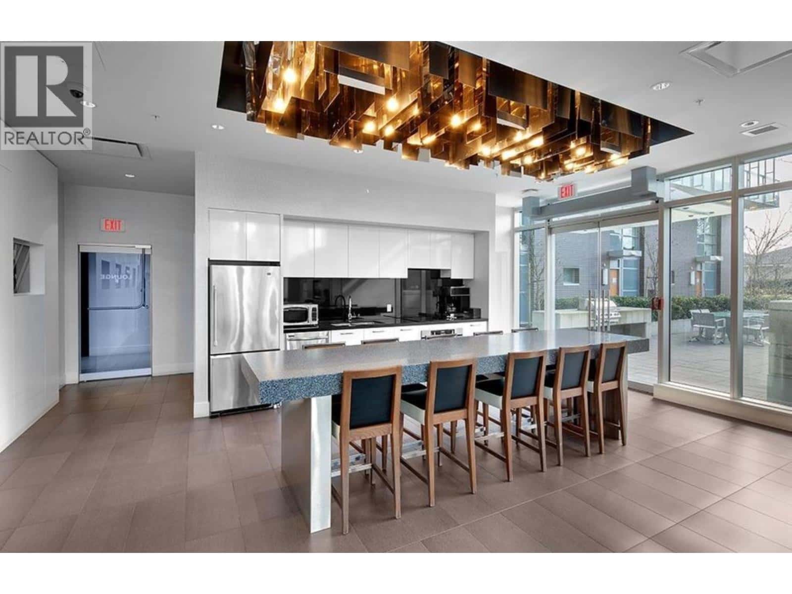 6335 SILVER AVENUE — Burnaby, British Columbia - Photo 4 of 7