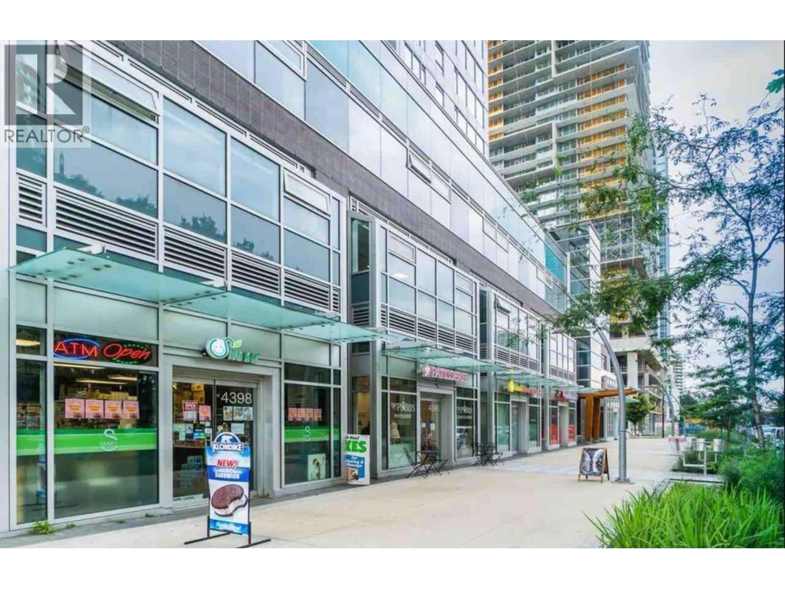 6335 SILVER AVENUE — Burnaby, British Columbia - Photo 3 of 7