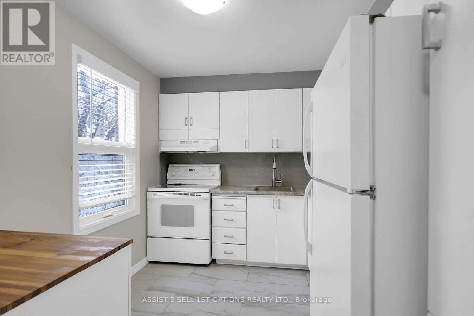 22 CASTLEBROOK LANE — Ottawa, Ontario - Photo 3 of 19