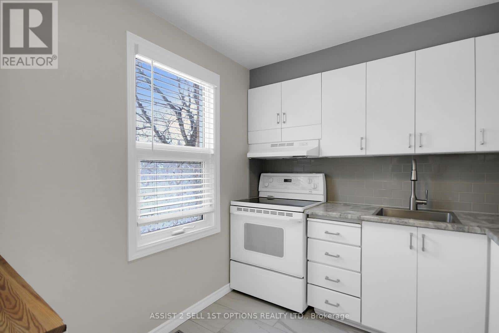 22 CASTLEBROOK LANE — Ottawa, Ontario - Photo 5 of 19