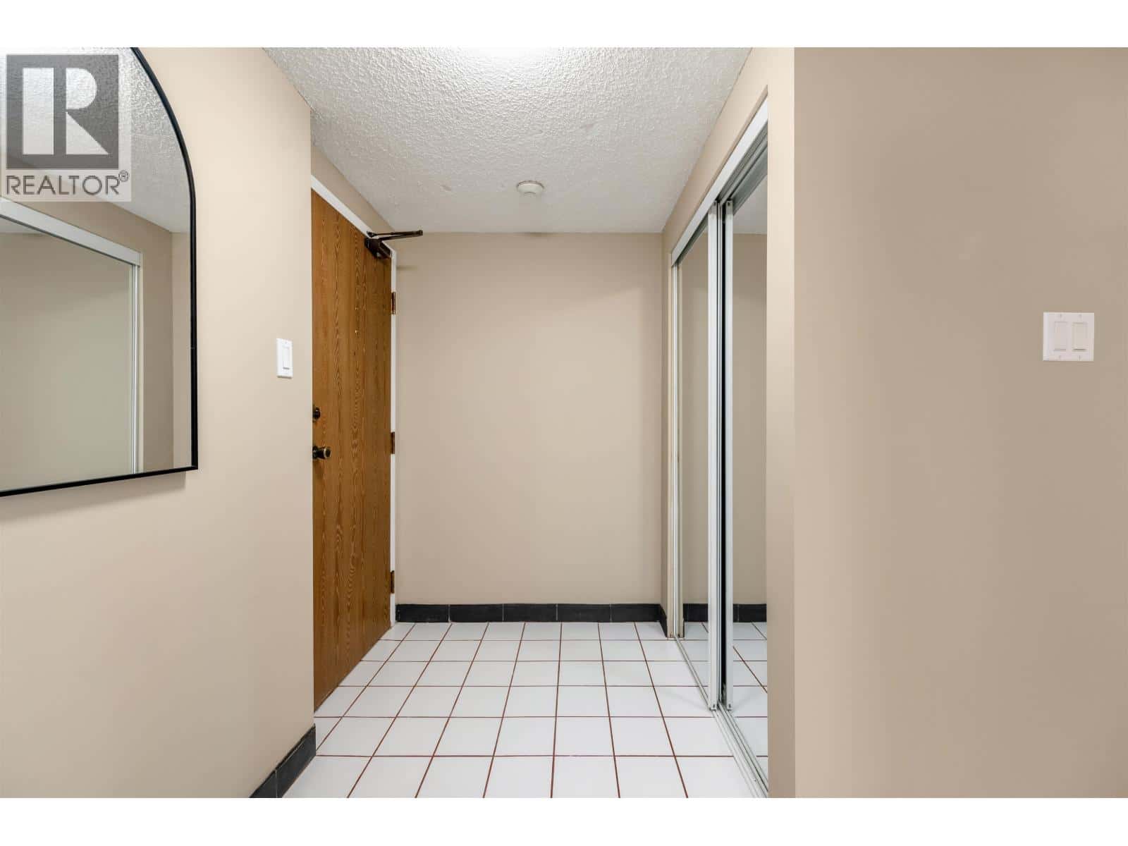 608 6595 WILLINGDON AVENUE — Burnaby, British Columbia - Photo 4 of 19