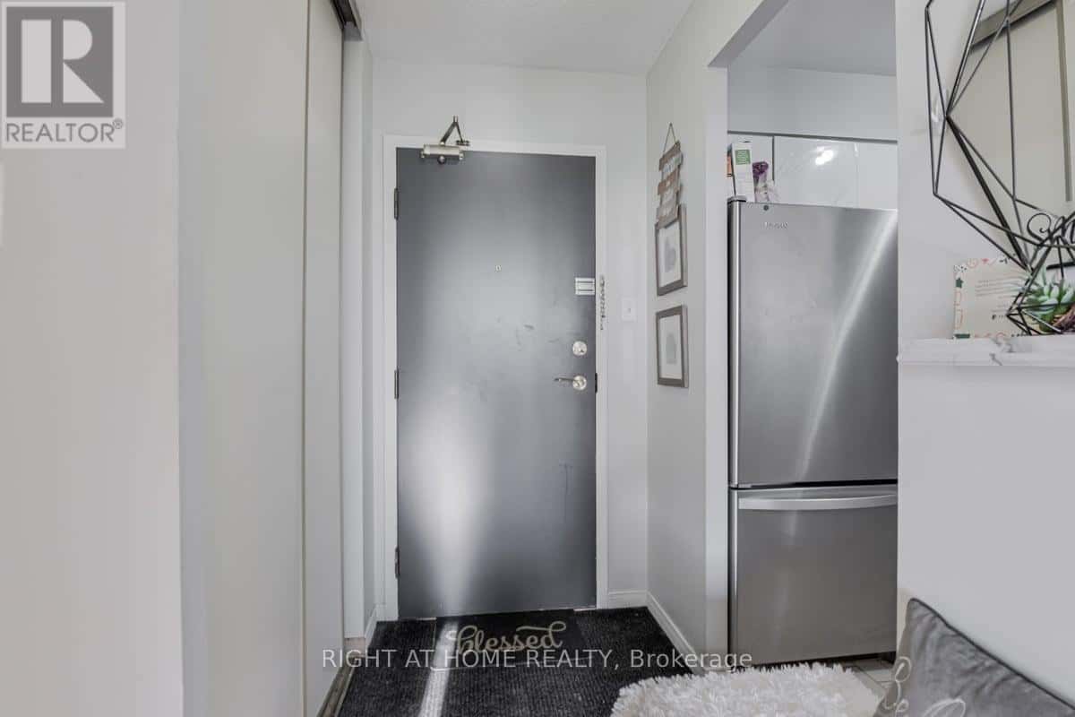 1114 - 330 MCCOWAN ROAD — Toronto (Eglinton East), Ontario - Photo 4 of 22