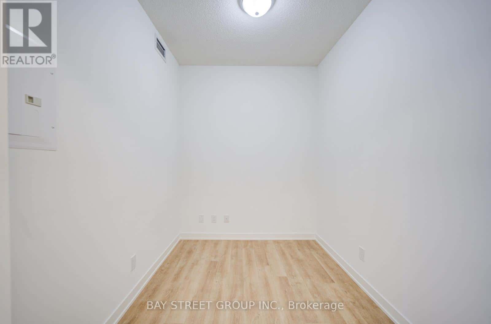 1204B - 292 VERDALE CROSSING — Markham (Unionville), Ontario - Photo 5 of 29