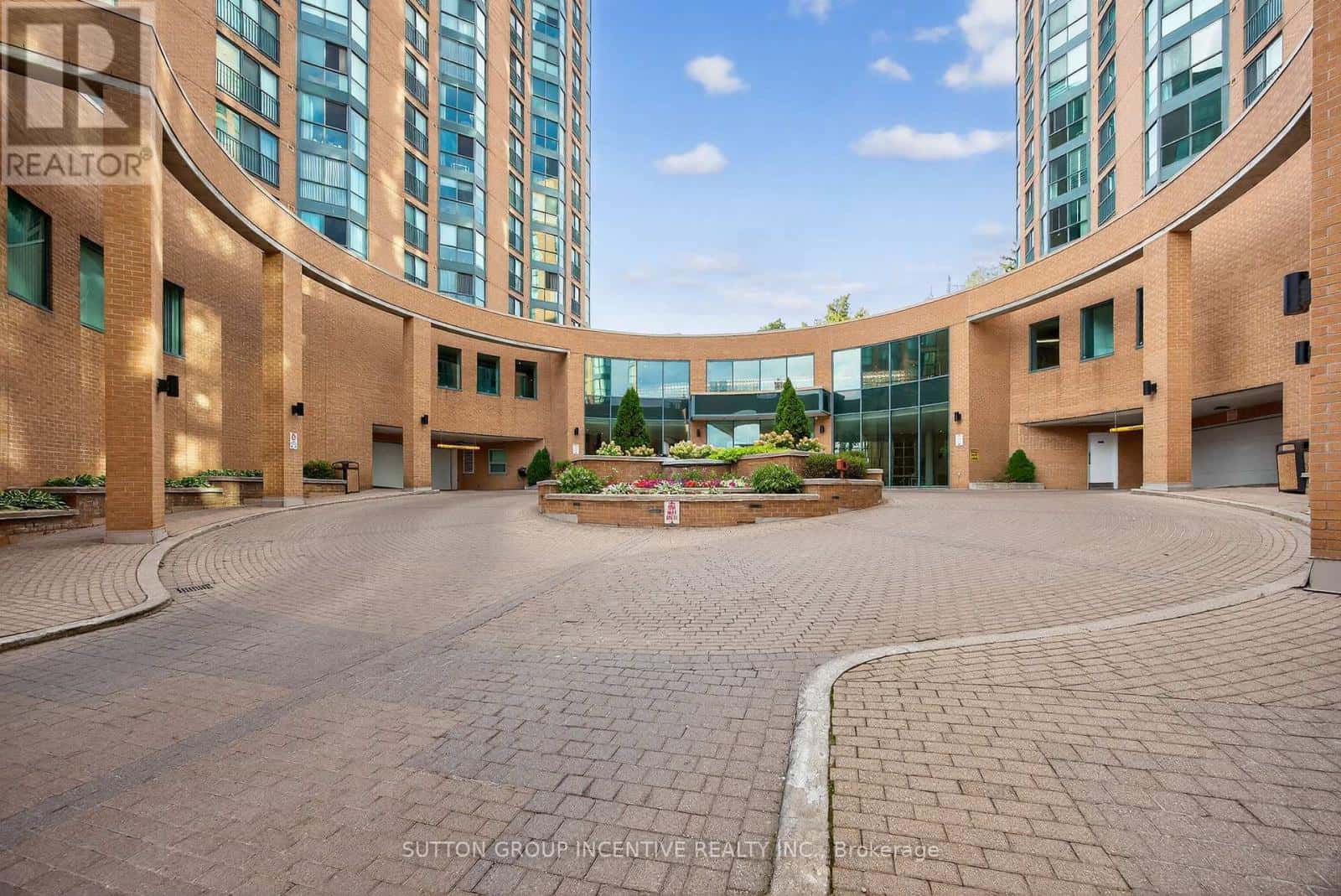 505 - 140 DUNLOP STREET E — Barrie (City Centre), Ontario - Photo 2 of 24