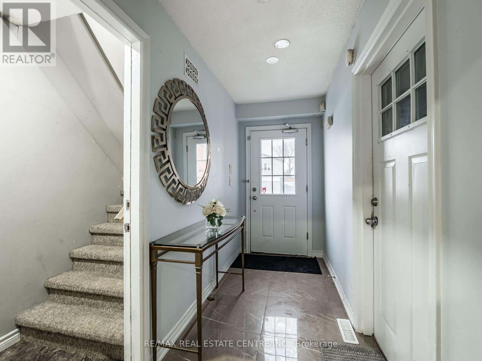 4 HORNE DRIVE — Brampton (Brampton North), Ontario - Photo 5 of 49