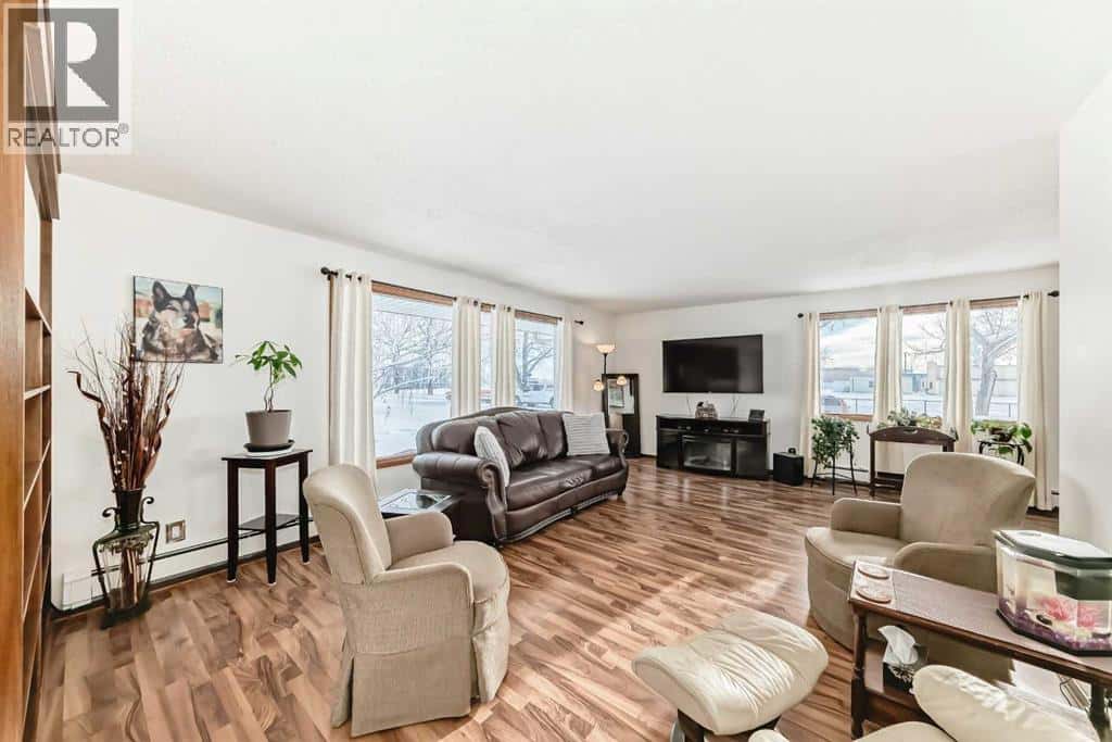 207 6A Avenue — Three Hills, Alberta - Photo 5 of 50