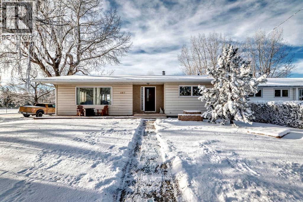 207 6A Avenue — Three Hills, Alberta - Main photo