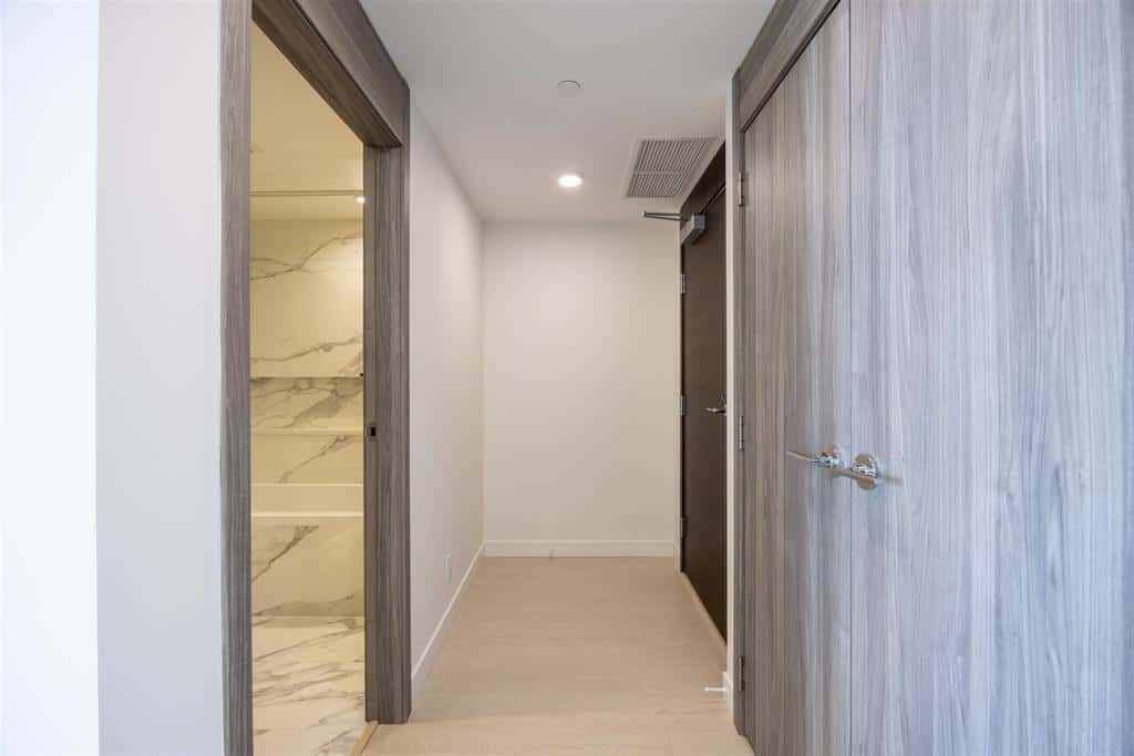 2901 13778 100 AVENUE — Surrey, British Columbia - Photo 3 of 27