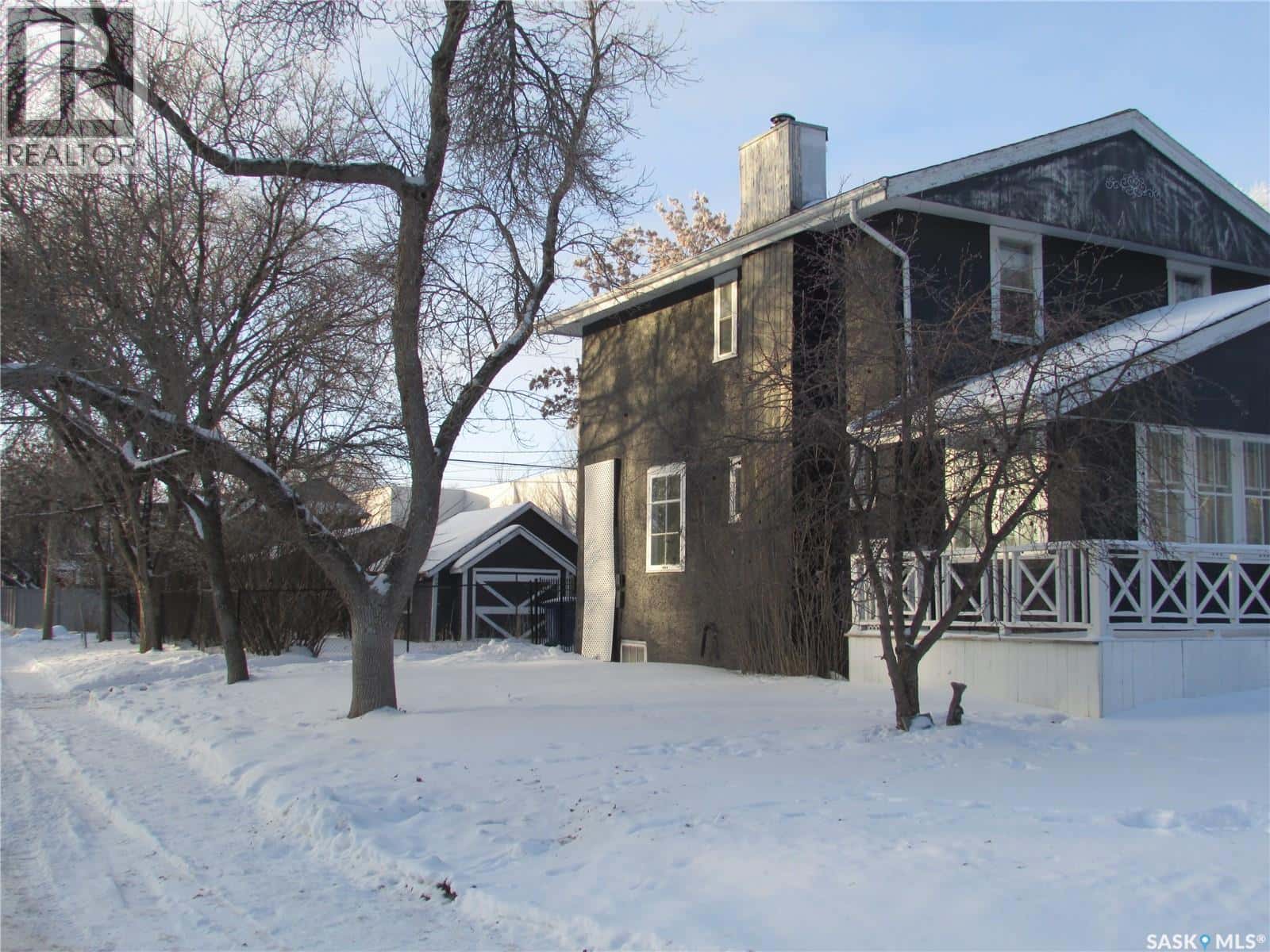 2678 Robinson STREET — Regina, Saskatchewan - Photo 2 of 30