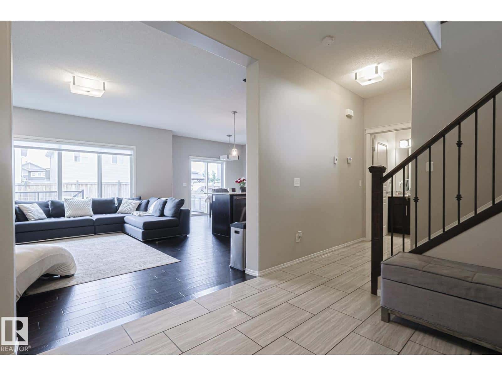 17135 47 ST NW — Edmonton, Alberta - Photo 2 of 35