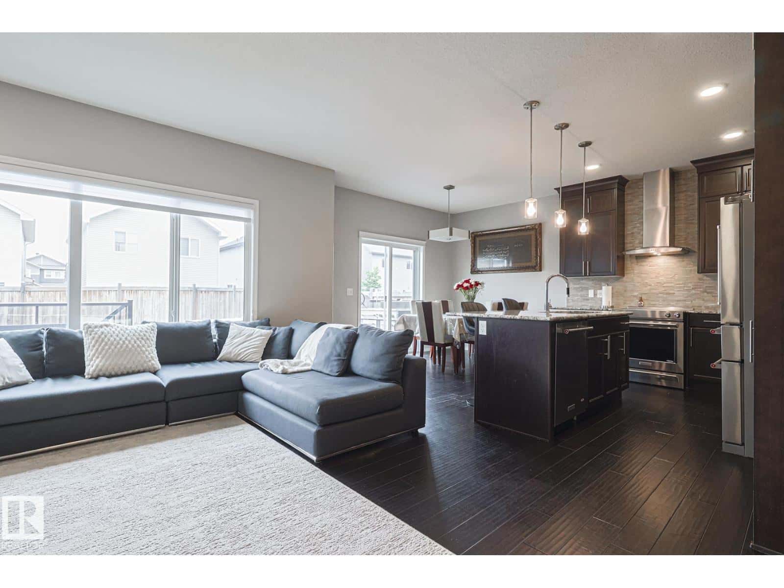 17135 47 ST NW — Edmonton, Alberta - Photo 3 of 35