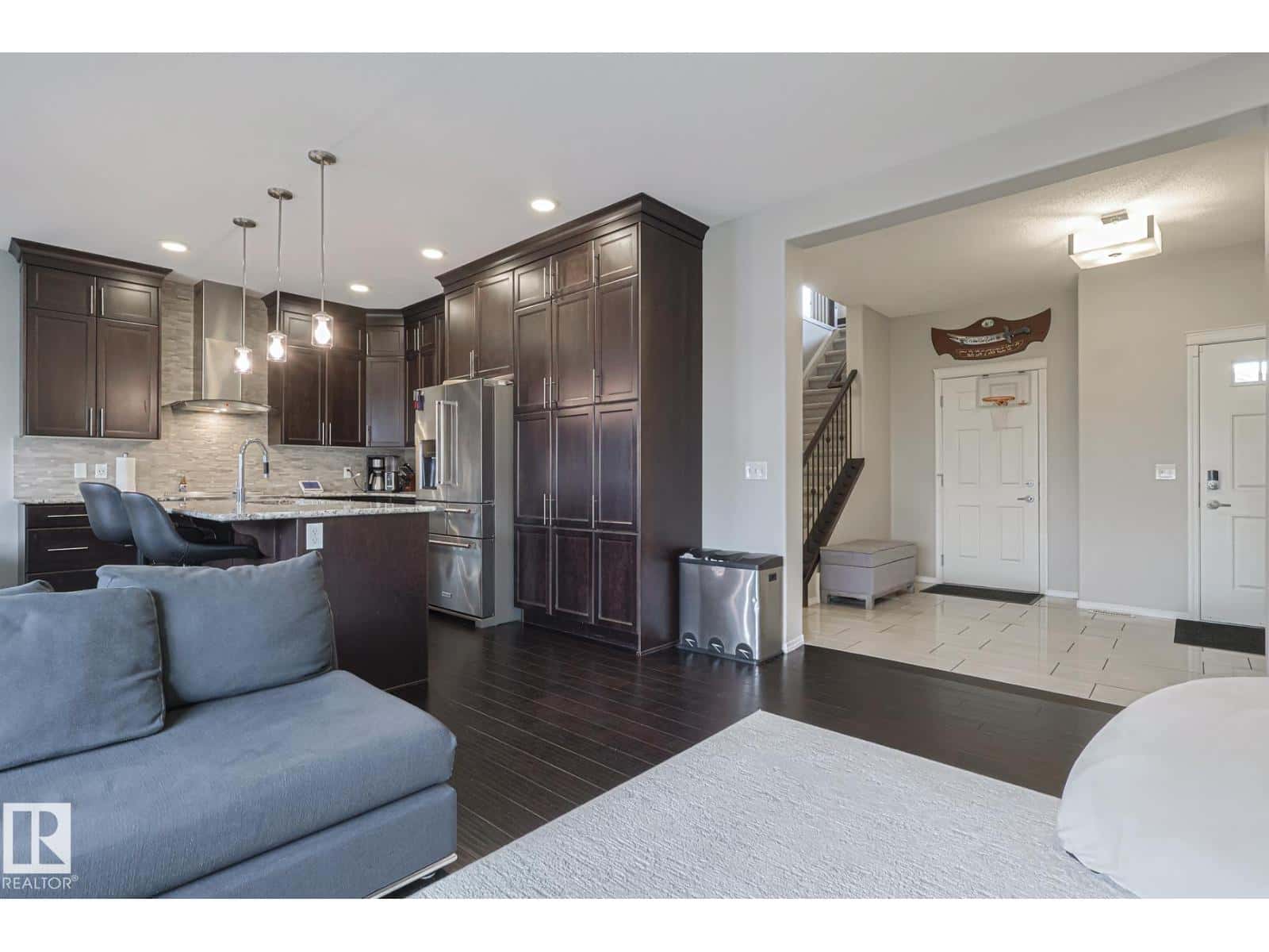 17135 47 ST NW — Edmonton, Alberta - Photo 4 of 35