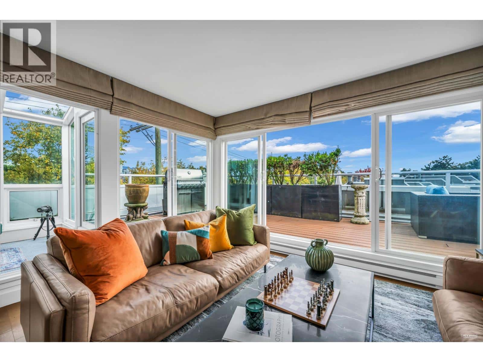 2243 OAK STREET — Vancouver, British Columbia - Photo 5 of 40