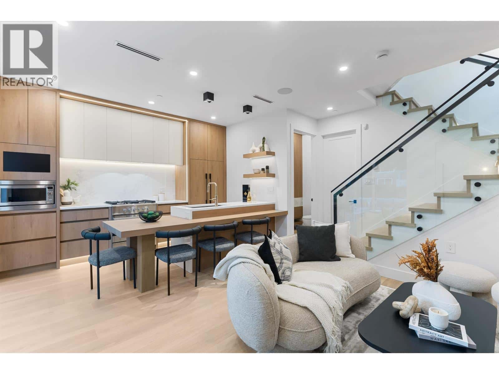 1 2435 NAPIER STREET — Vancouver, British Columbia - Photo 3 of 20