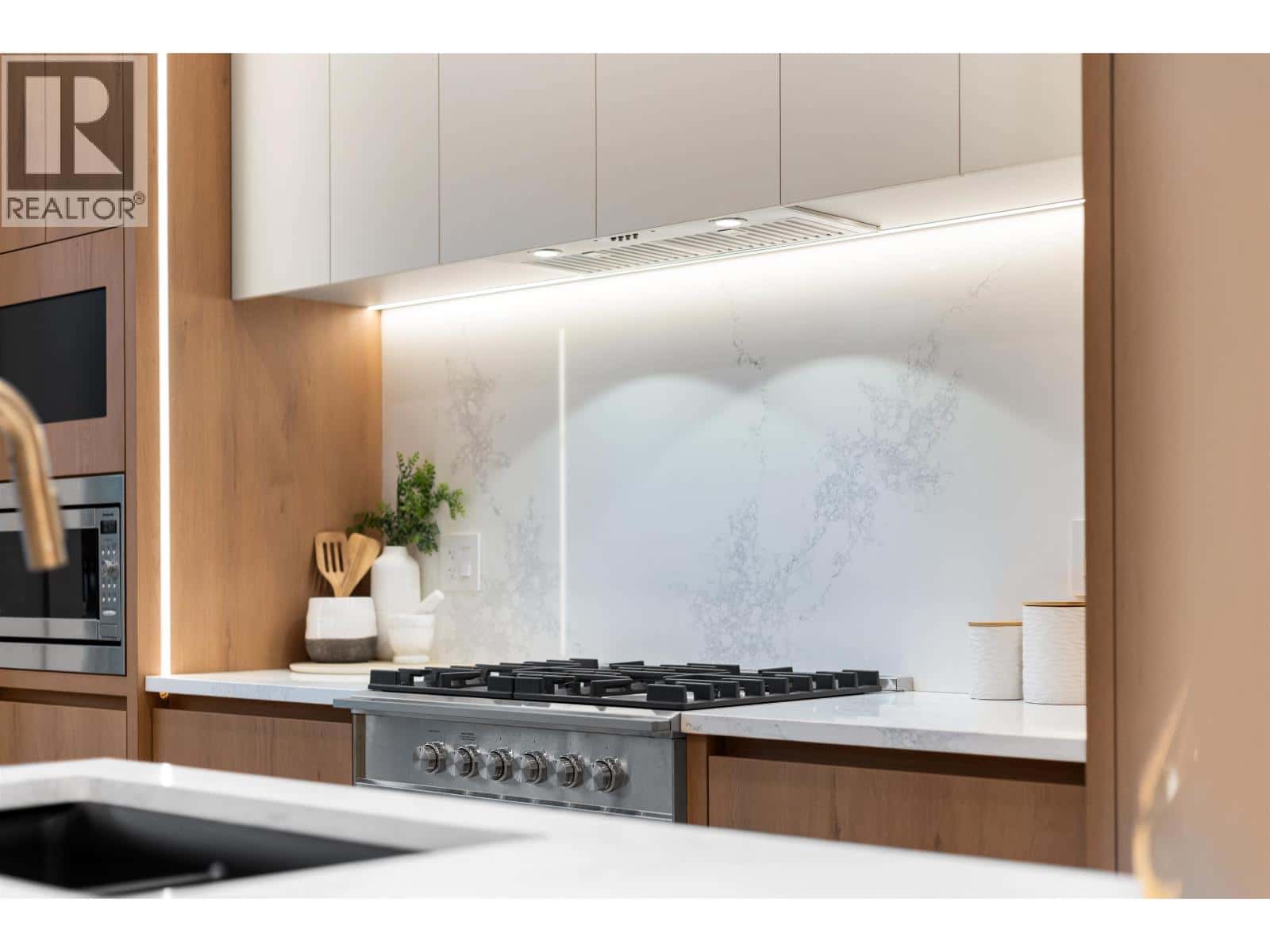 1 2435 NAPIER STREET — Vancouver, British Columbia - Photo 4 of 20