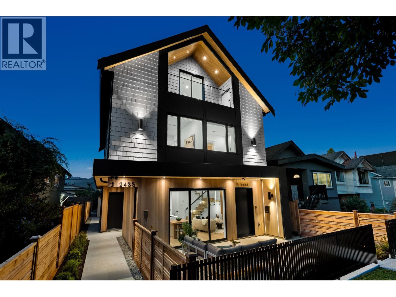 2 2435 NAPIER STREET — Vancouver, British Columbia - Main photo