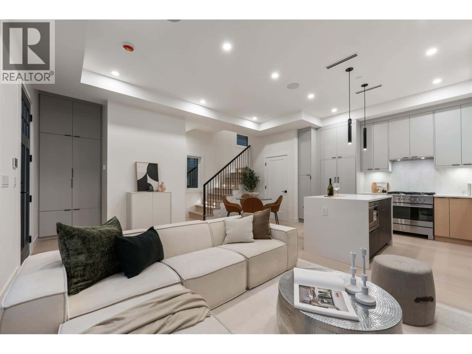 1 1259 RENFREW STREET — Vancouver, British Columbia - Photo 2 of 20