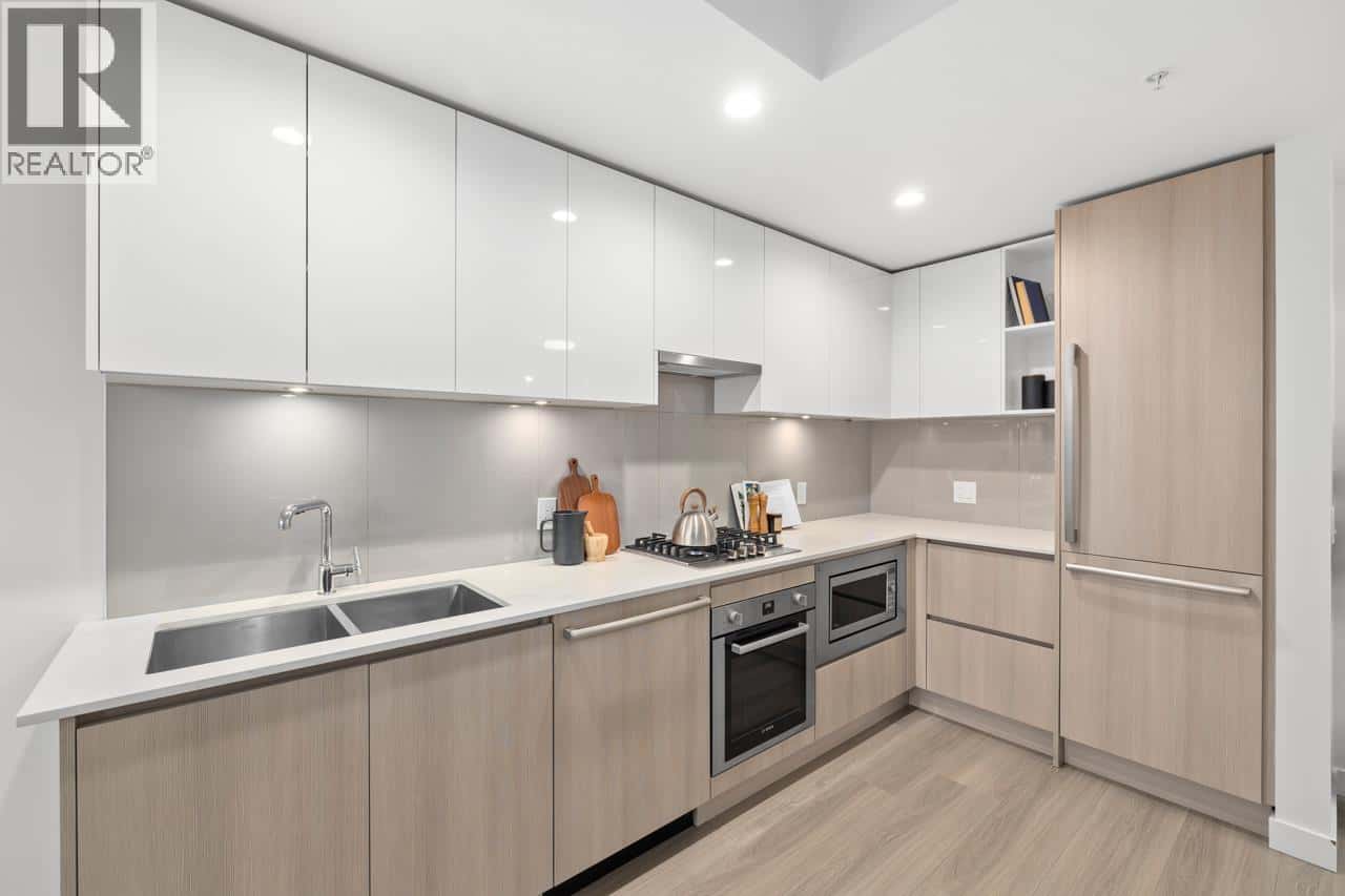 803 618 CARNARVON STREET — New Westminster, British Columbia - Photo 5 of 33