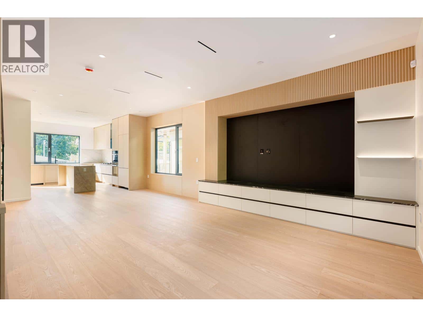 4475 WALLACE STREET — Vancouver, British Columbia - Photo 4 of 40